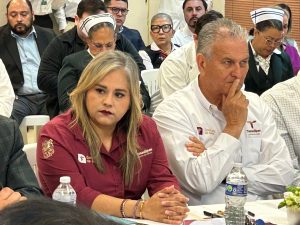 La doctora Iliana Villarreal Cantú, jefa del Distrito de Salud para el Bienestar Número Cuatro, informó que, tras una reunión de salud, se acordó fortalecer el esquema permanente de vacunación en Reynosa, con especial énfasis en la población de 10 a 49 años, ante la vulnerabilidad que enfrenta la región por la cercanía con estados que sí presentan casos, pese a que en Tamaulipas no se tienen contagios confirmados de sarampión